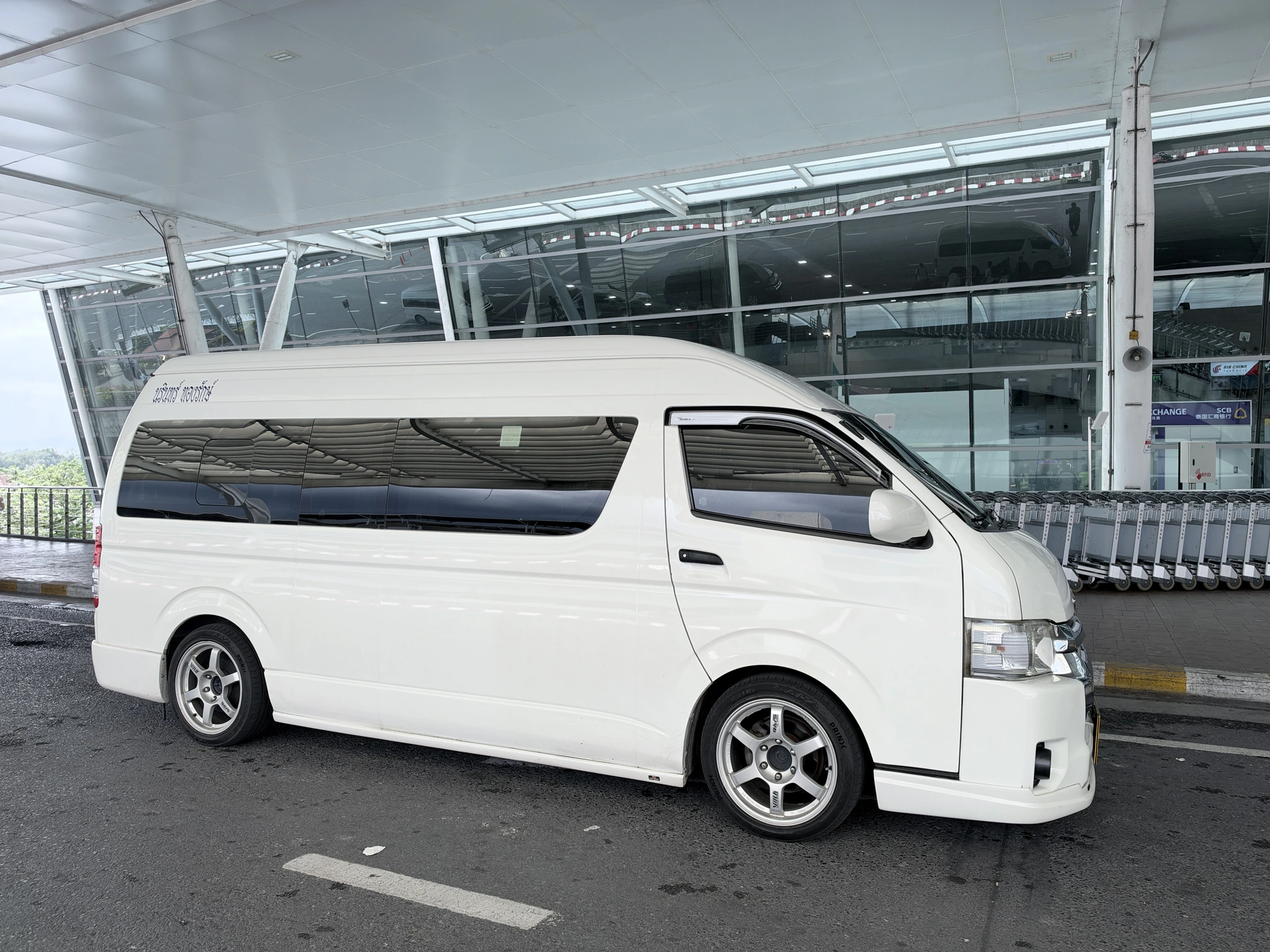 Chauffeur privé · Toyota Commuter · 4h, 8h, 12h